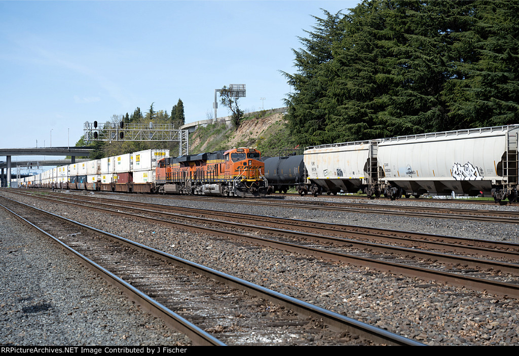 BNSF 8124